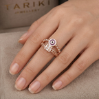 Bague Fine Or Rose - Œil Serti de Pierres — présenté sur mannequin