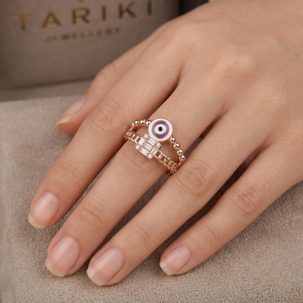 Bague Fine Or Rose - Œil Serti de Pierres — présenté sur mannequin