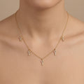 Collier en or jaune 18k pampilles clés serties de pierres - bijou porté par une mannequin