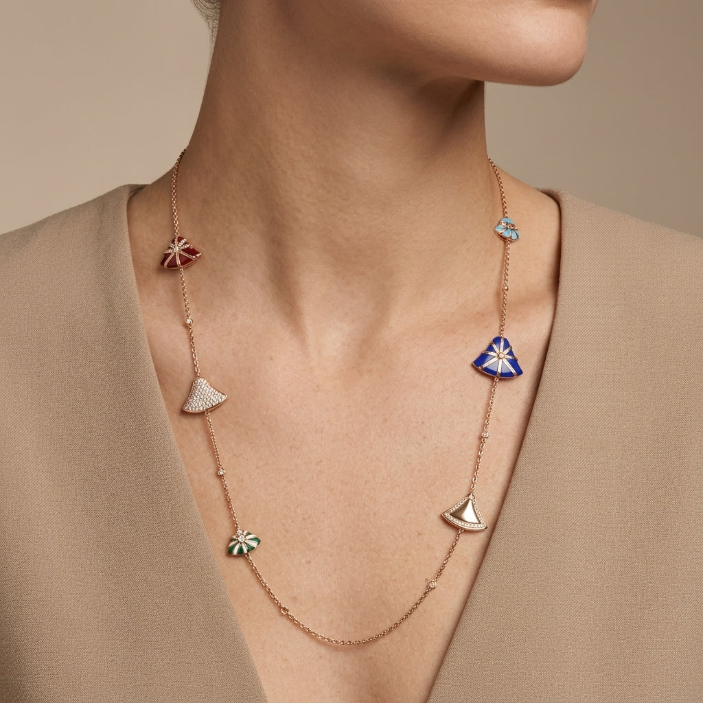 Sautoir en or rose 18k pampilles éventails émaillés multicolores - bijou porté par une mannequin