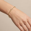 Bracelet maille marine en or jaune 18k - bijou porté par une mannequin