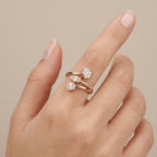 Bague ouverte en or rose 18k motifs hexagonaux sertis - bijou porté par une mannequin