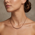 Collier Or Rose - Barrette Sertie de Pierres — présenté sur mannequin