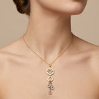 Pendentif cercles en or jaune 18k pampilles serties - bijou porté par une mannequin