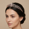 Couronne diadème en or rose 18k sertie de pierres - bijou porté par une mannequin