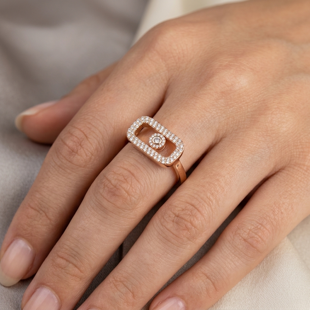 Bague Or Rose - Plaque Ovale Sertie, Pierre Mobile — présenté sur mannequin