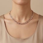 Collier ras du cou maille cubaine en or rose 18k - bijou porté par une mannequin