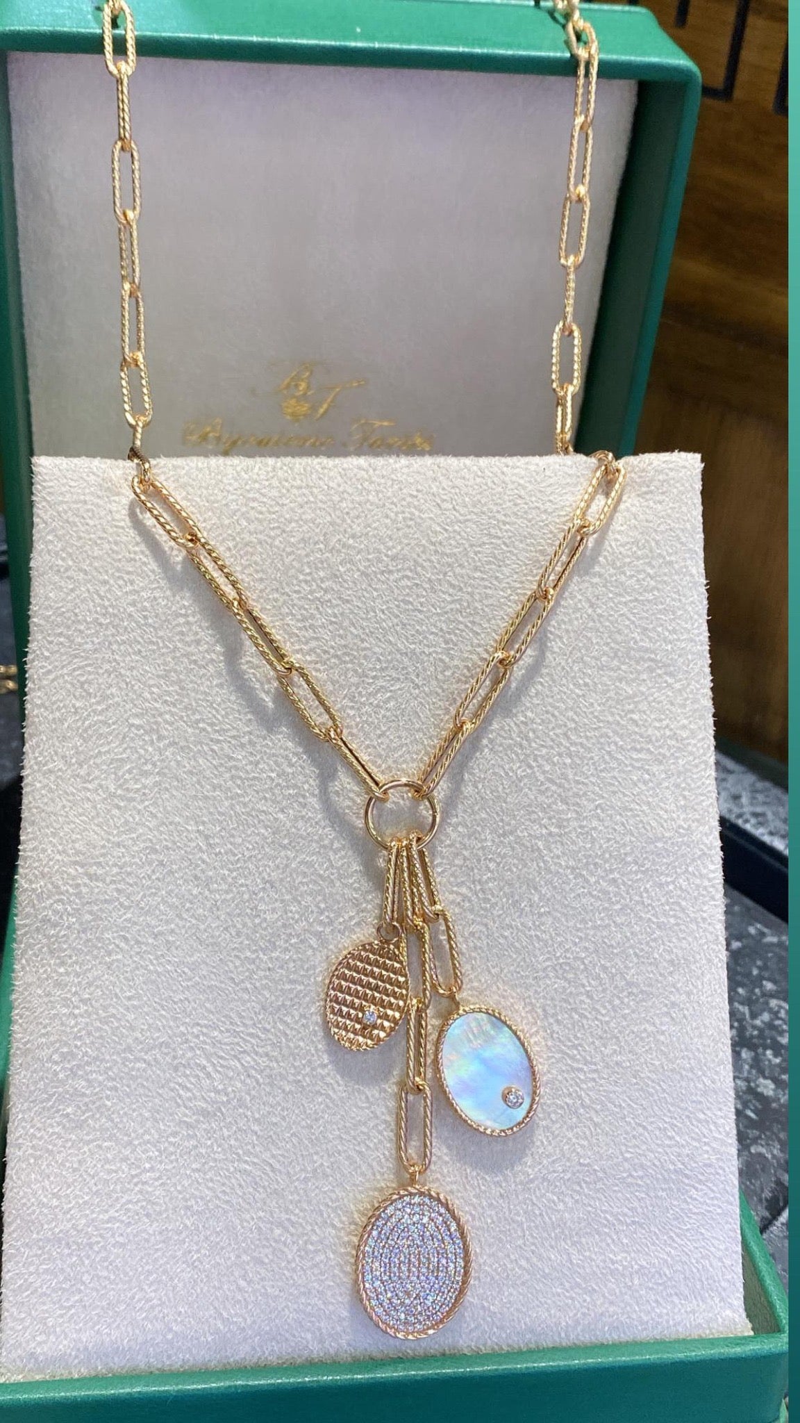 Collier Or - Chaîne Paperclip & Triple Pendentifs Ovales Nacre & Pavé