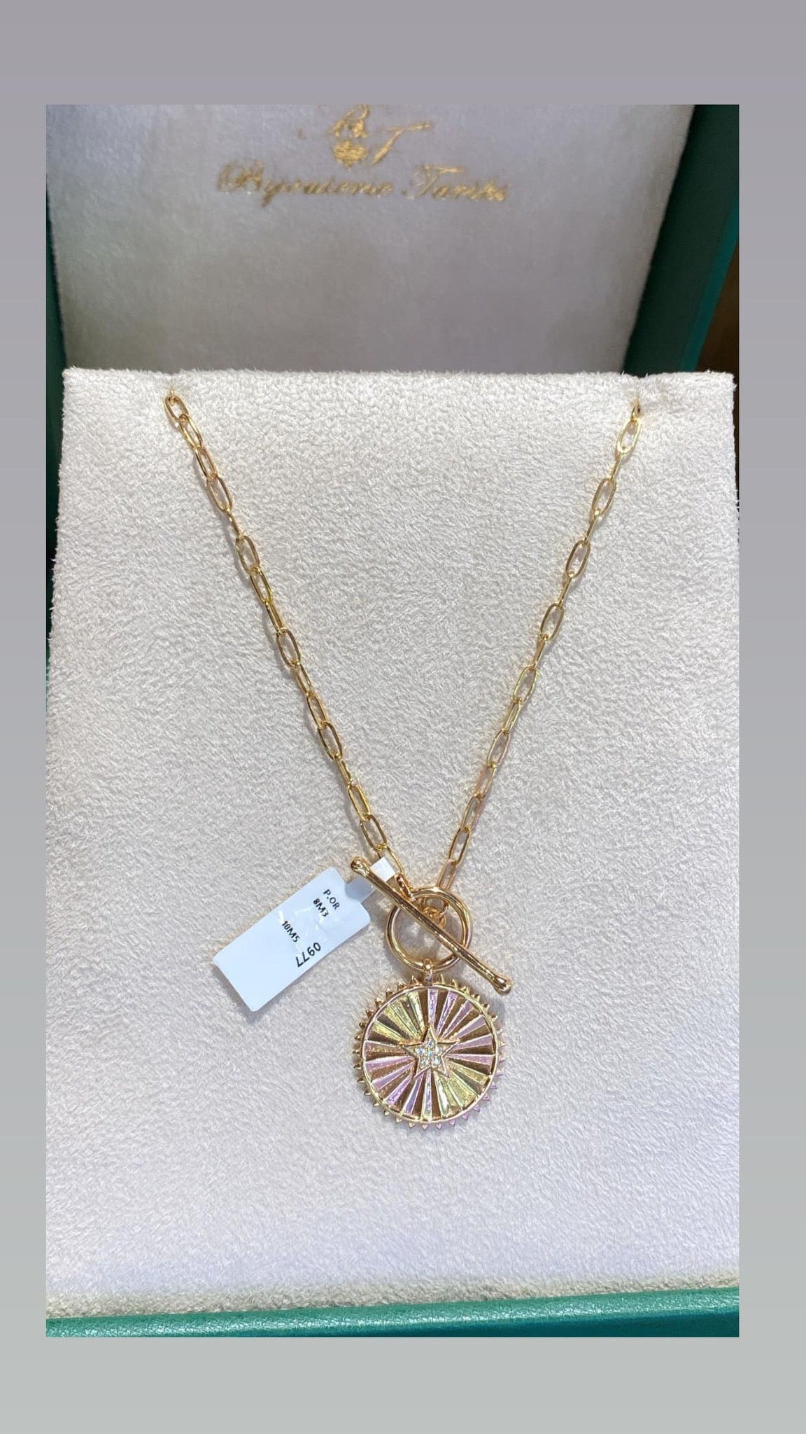 Collier Or - Médaillon Soleil Rayonnant Étoile Pavée Zircons