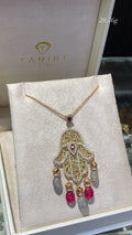 Collier Or - Pendentif Main de Fatma Filigrane, Rubis & Perles