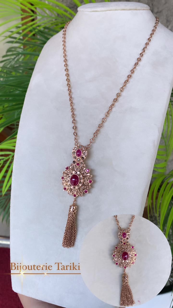 Collier Or Rose - Pendentif Médaillon Oriental Rubis & Pompon