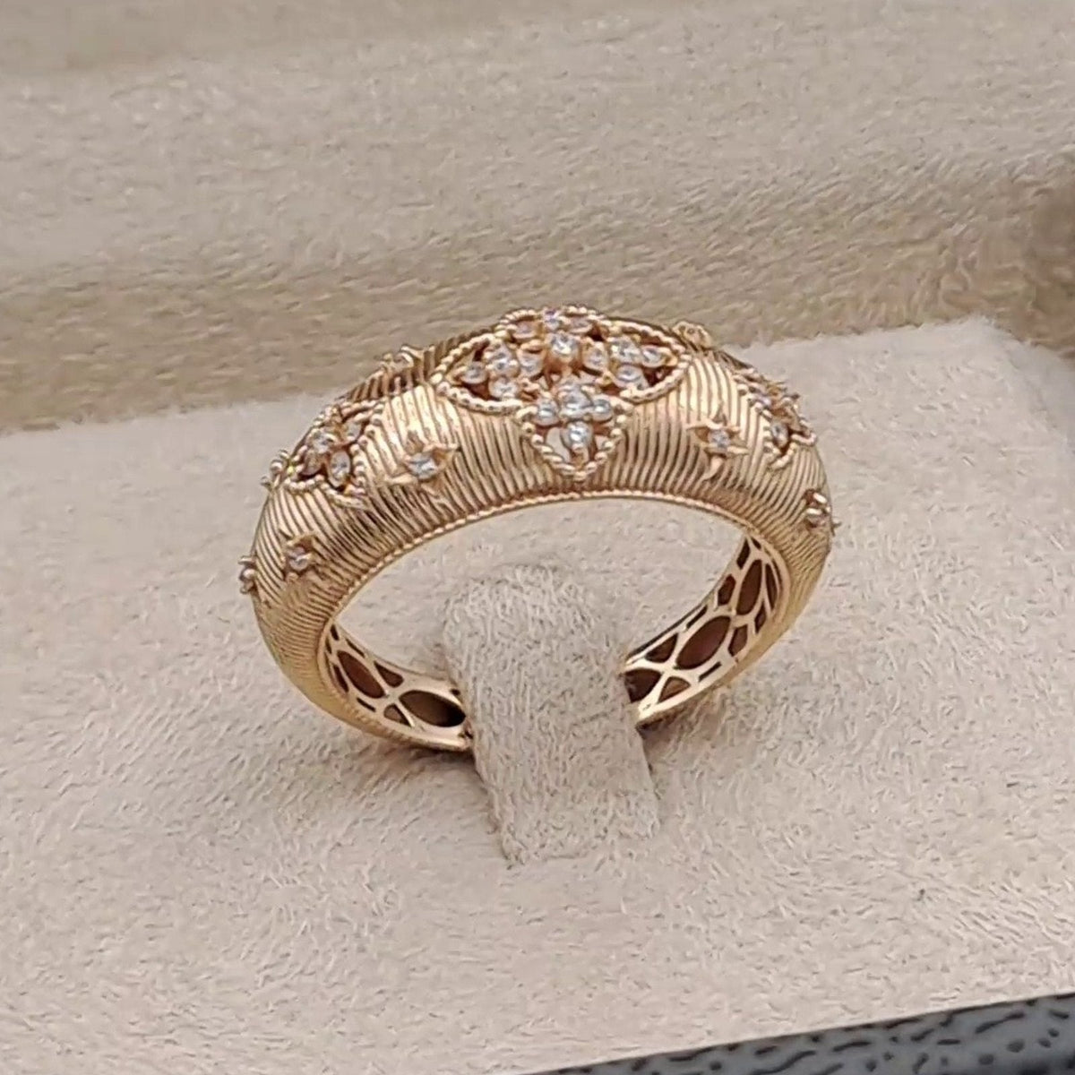 Bague Anneau Or Rose - Serti de Pierres, Motif Ajouré – or 18 carats | Tariki