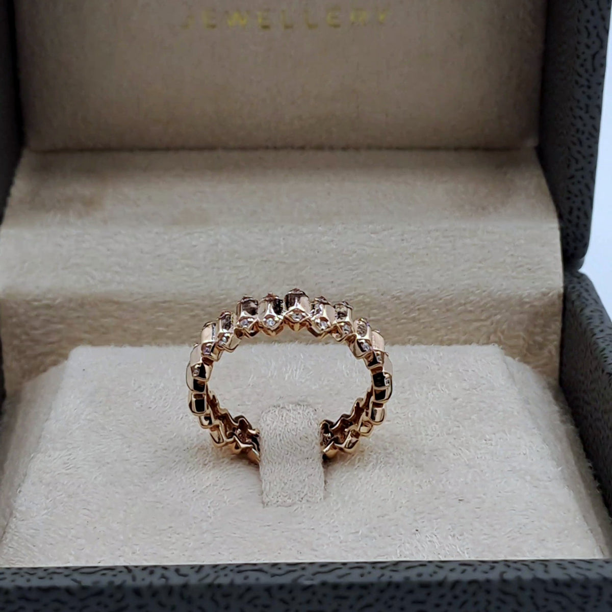 Bague Anneau Or Rose - Serti de Pierres, Motif Cœurs – or 18 carats | Tariki
