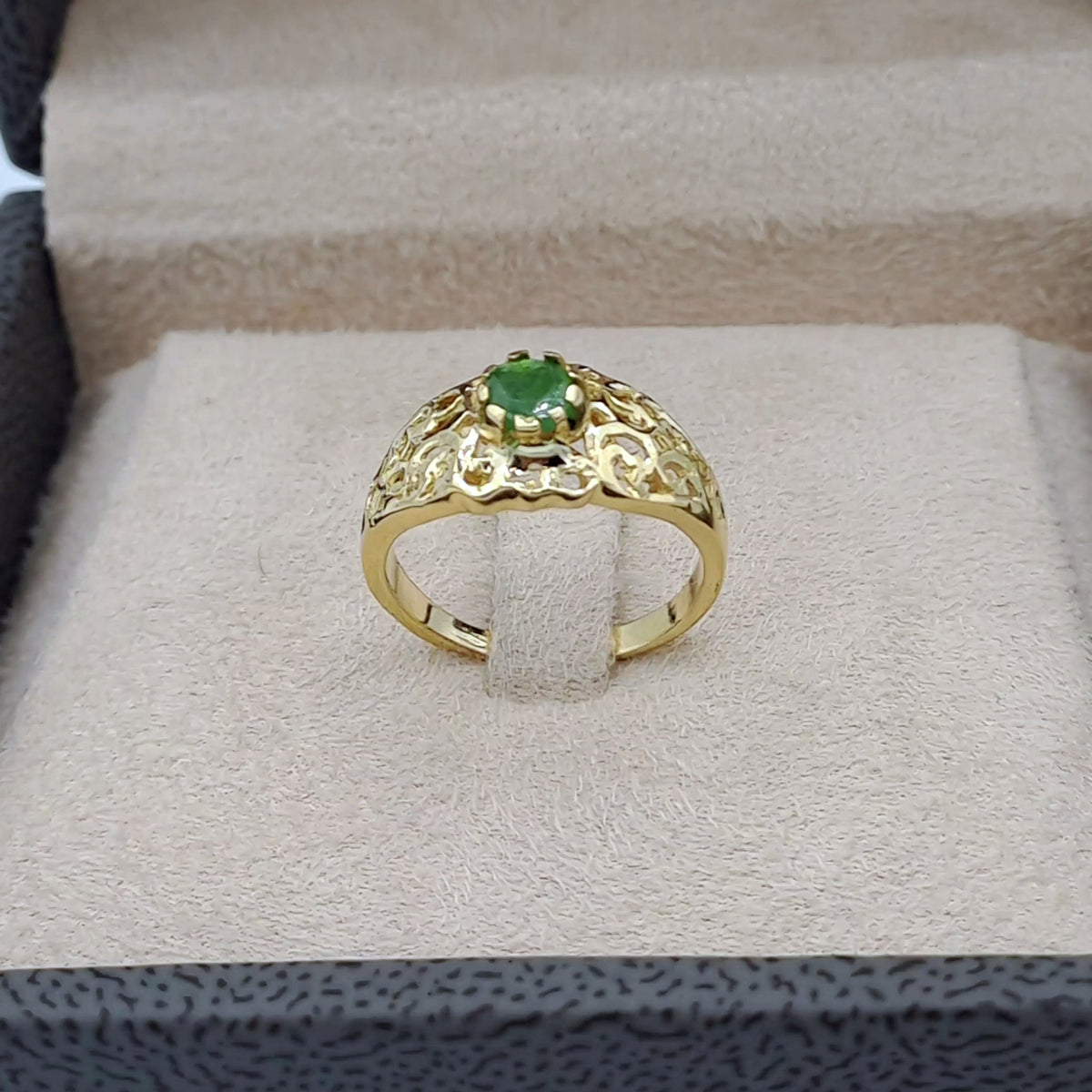 Bague Beldi Ajourée Or Jaune - Sertie d'une Pierre Verte – or 18 carats | Tariki