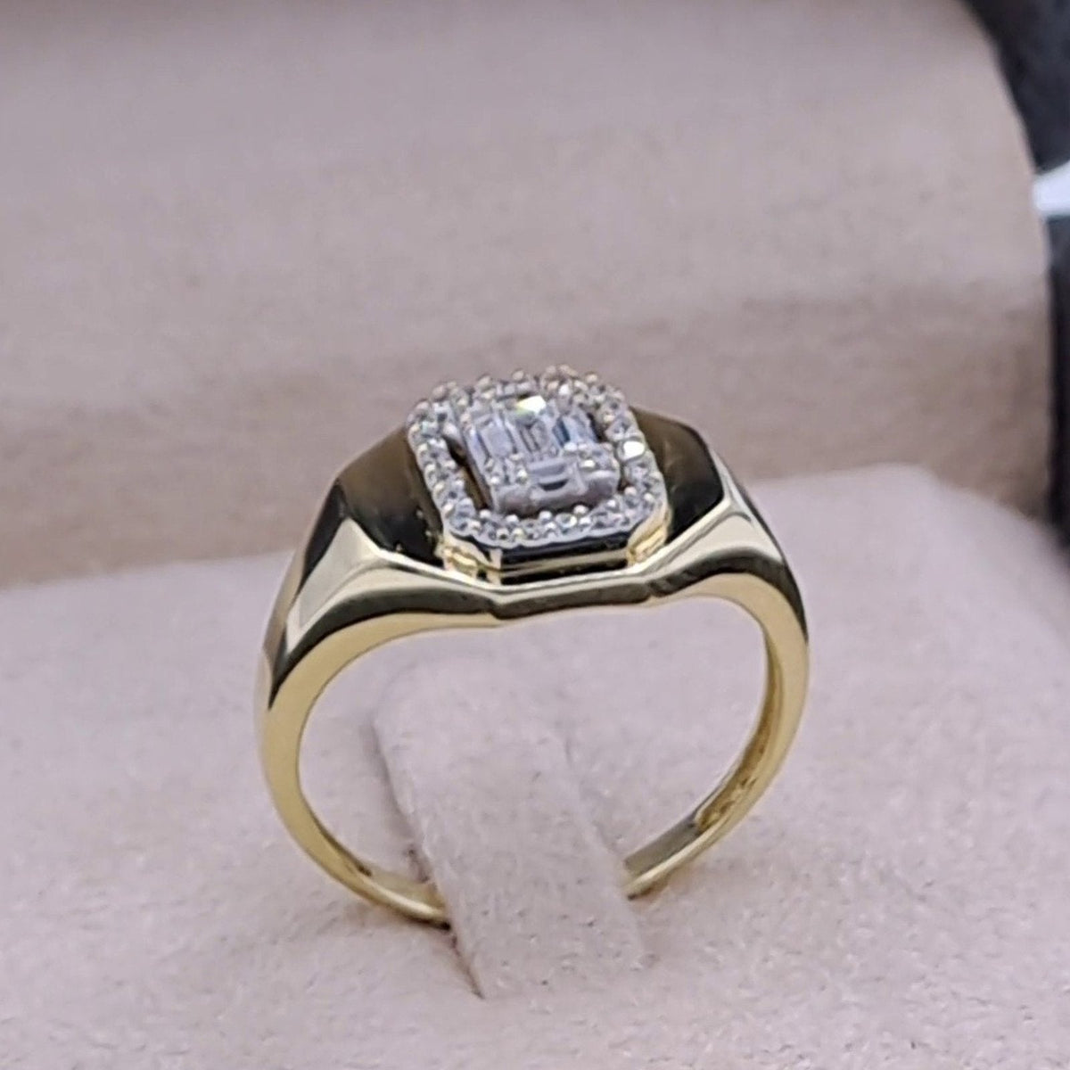 Bague Chevalière Or Jaune - Chaton Carré Serti – or 18 carats | Tariki