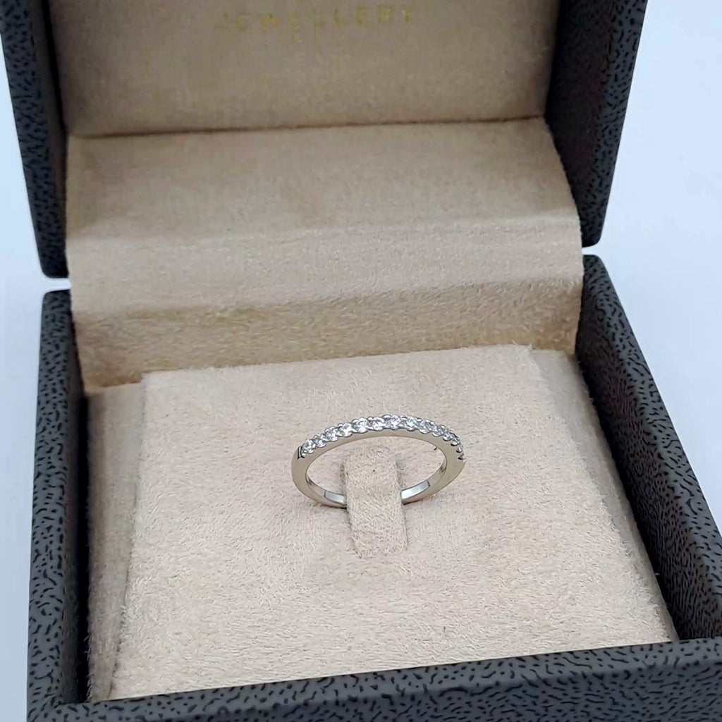 Bague Demi-Alliance Fine Or Blanc - Sertie de Pierres – or 18 carats | Tariki