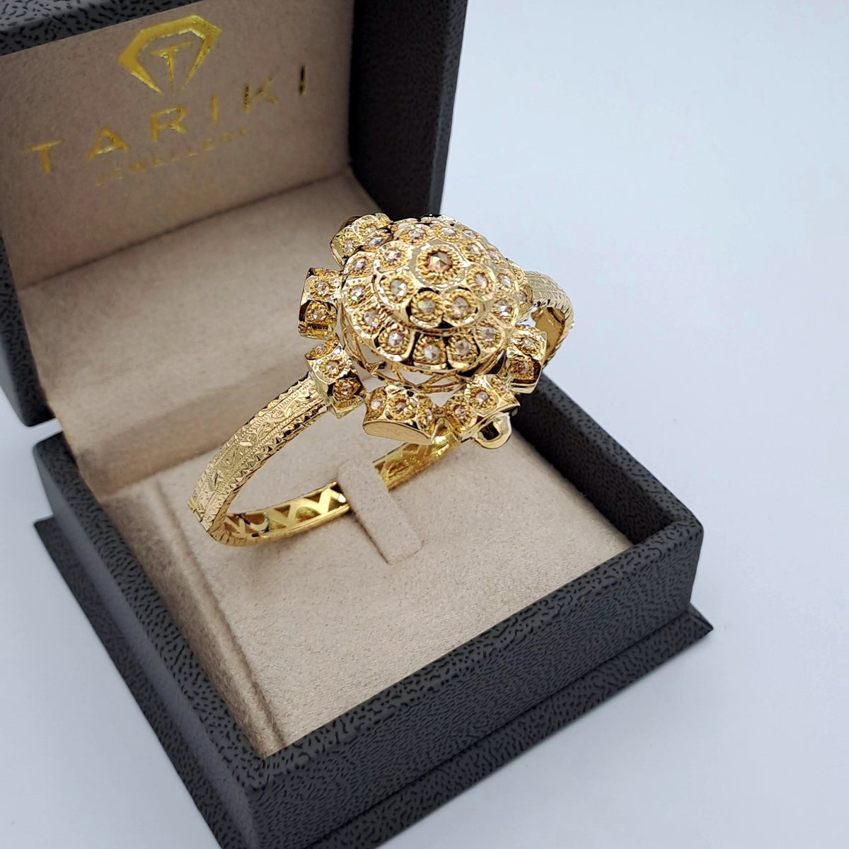 Bague Dôme Rosace Or Jaune - Sertie de Pierres Synthétiques – or 18 carats | Tariki