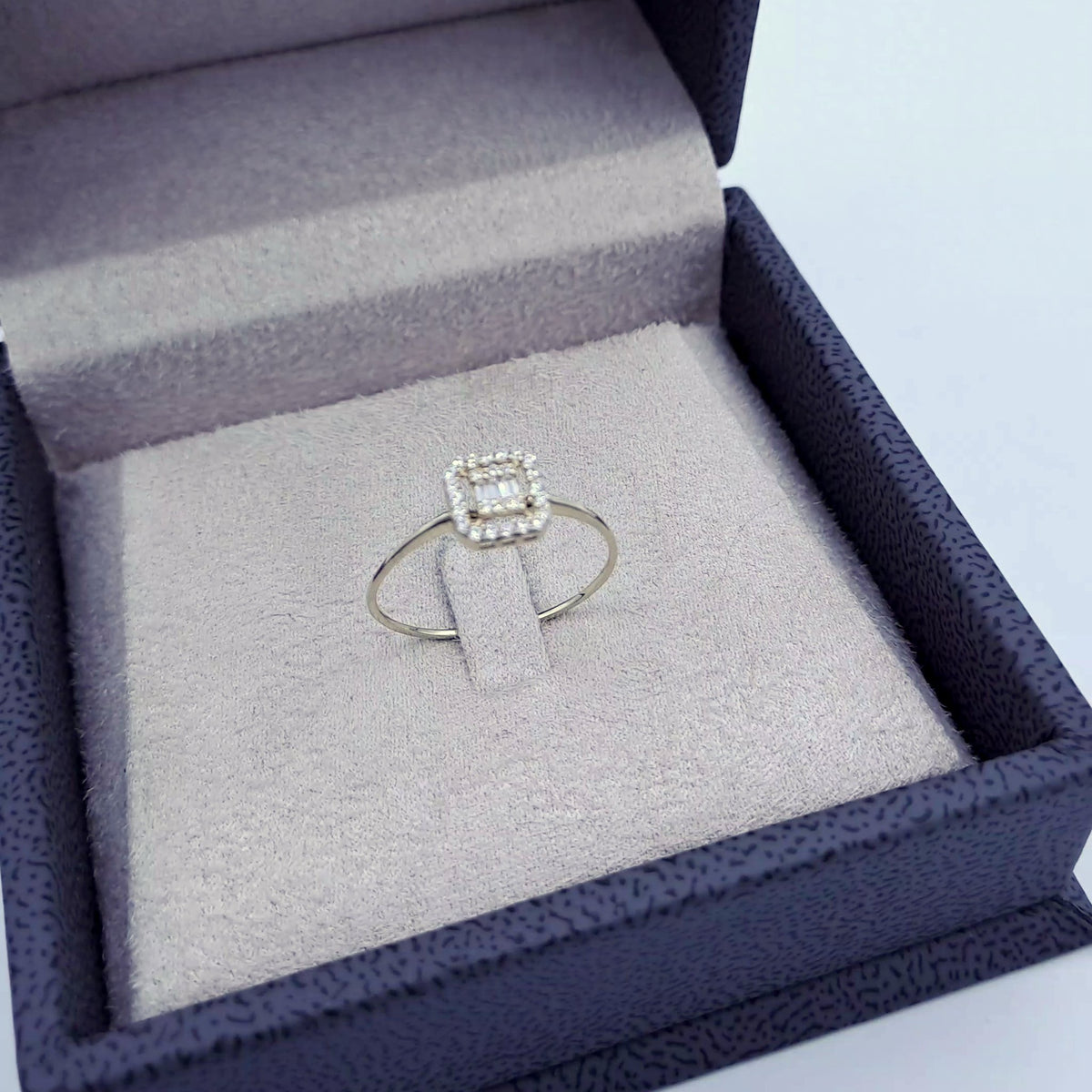 Bague Fine Or Jaune - Chaton Carré Serti – or 18 carats | Tariki