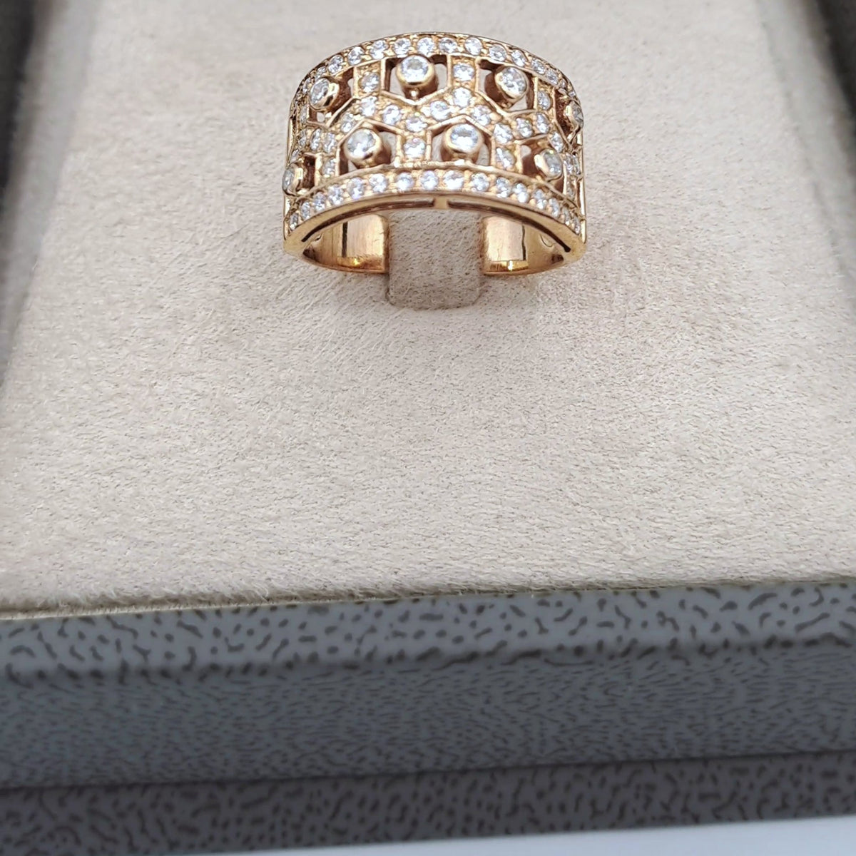 Bague Large Or Rose - Pavée de Pierres, Motif Ajouré – or 18 carats | Tariki