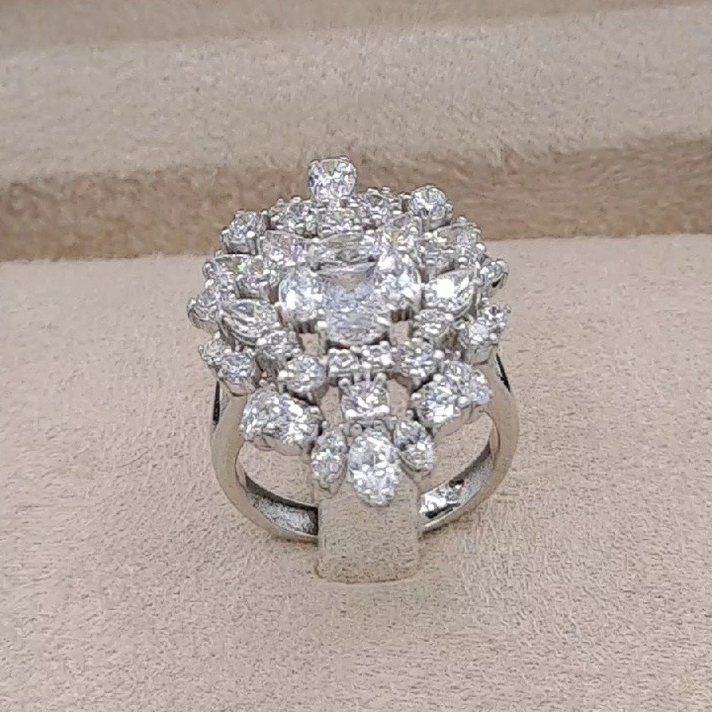Bague Or Blanc - Pierres Marquises et Rondes Serties, Motif Fleur – or 18 carats | Tariki