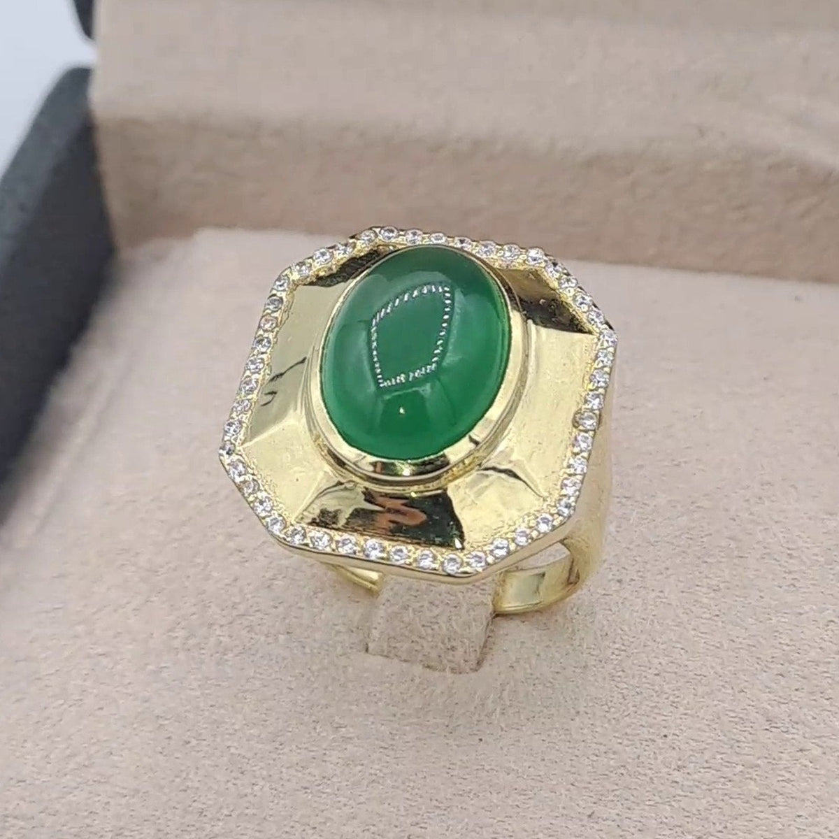 Bague Or Jaune - Pierre Verte Ovale Entourage Serti – or 18 carats | Tariki