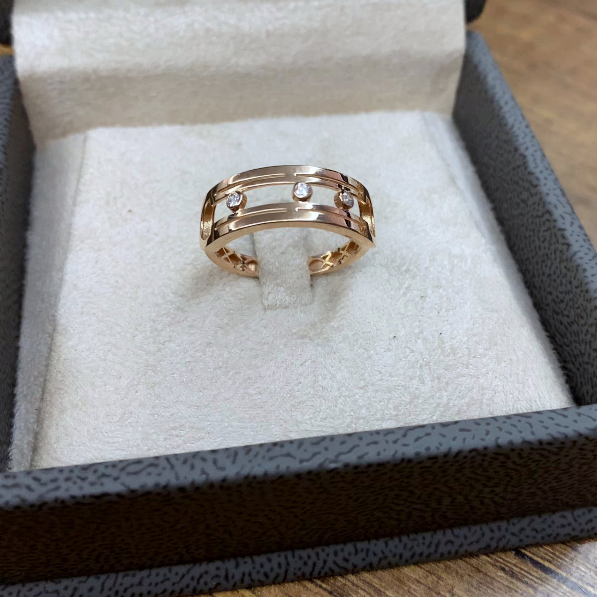 Bague Or Rose - Double Anneau Plaque Sertie, Pierre Mobile – or 18 carats | Tariki