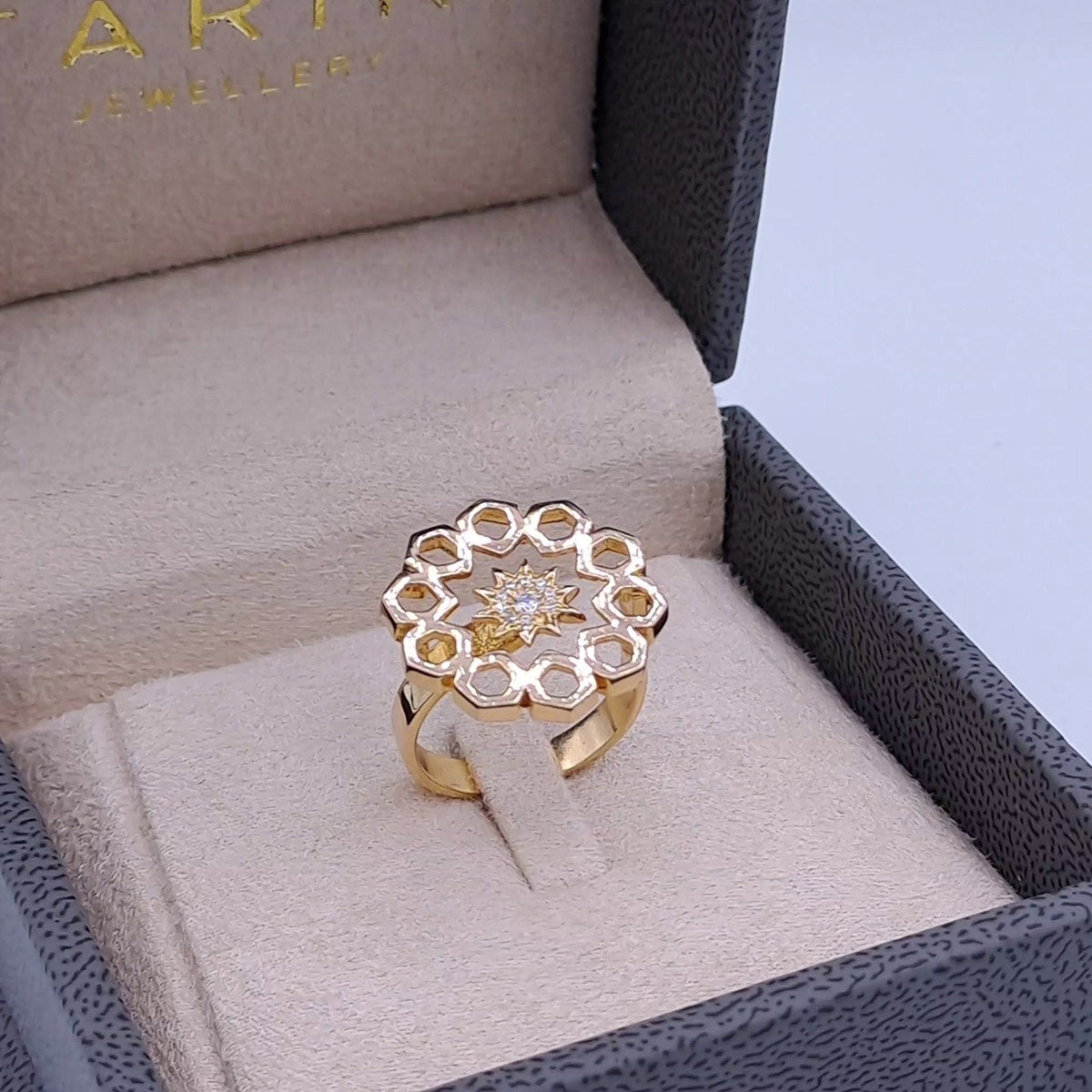 Bague Or Rose - Rosace Ajourée Sertie de Pierres – or 18 carats | Tariki