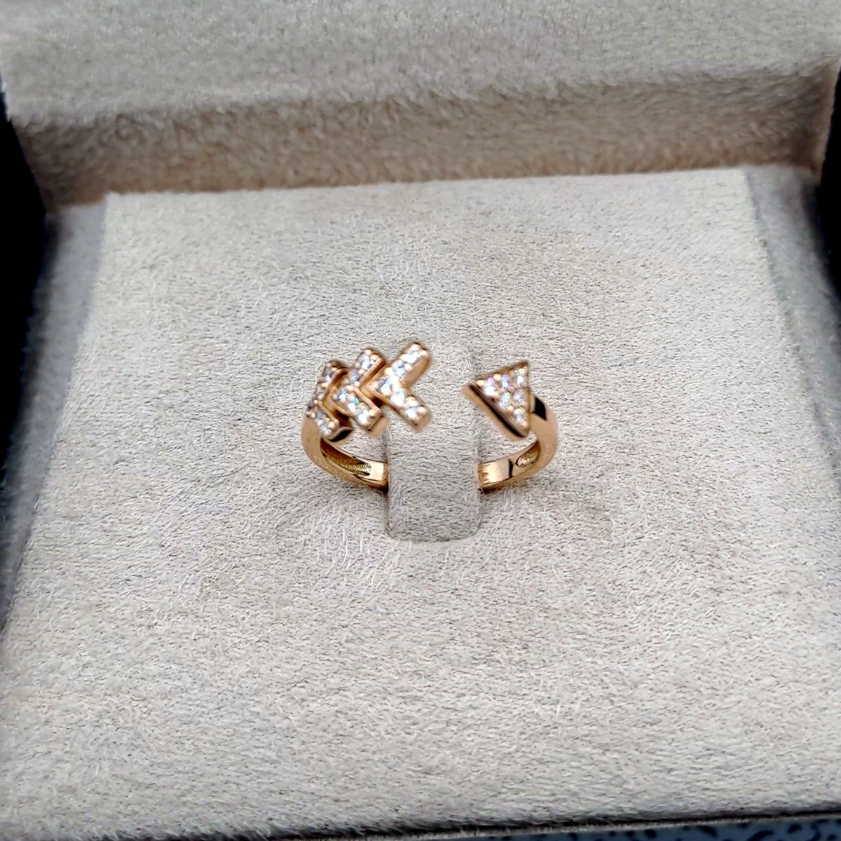 Bague Ouverte Or Rose - Chevrons Sertis de Pierres – or 18 carats | Tariki