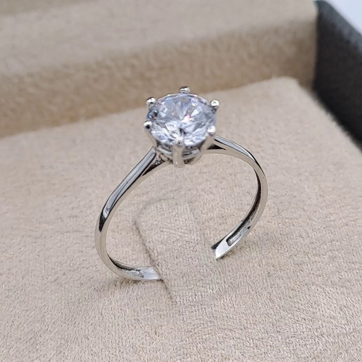 Bague Solitaire Classique Or Blanc – or 18 carats | Tariki