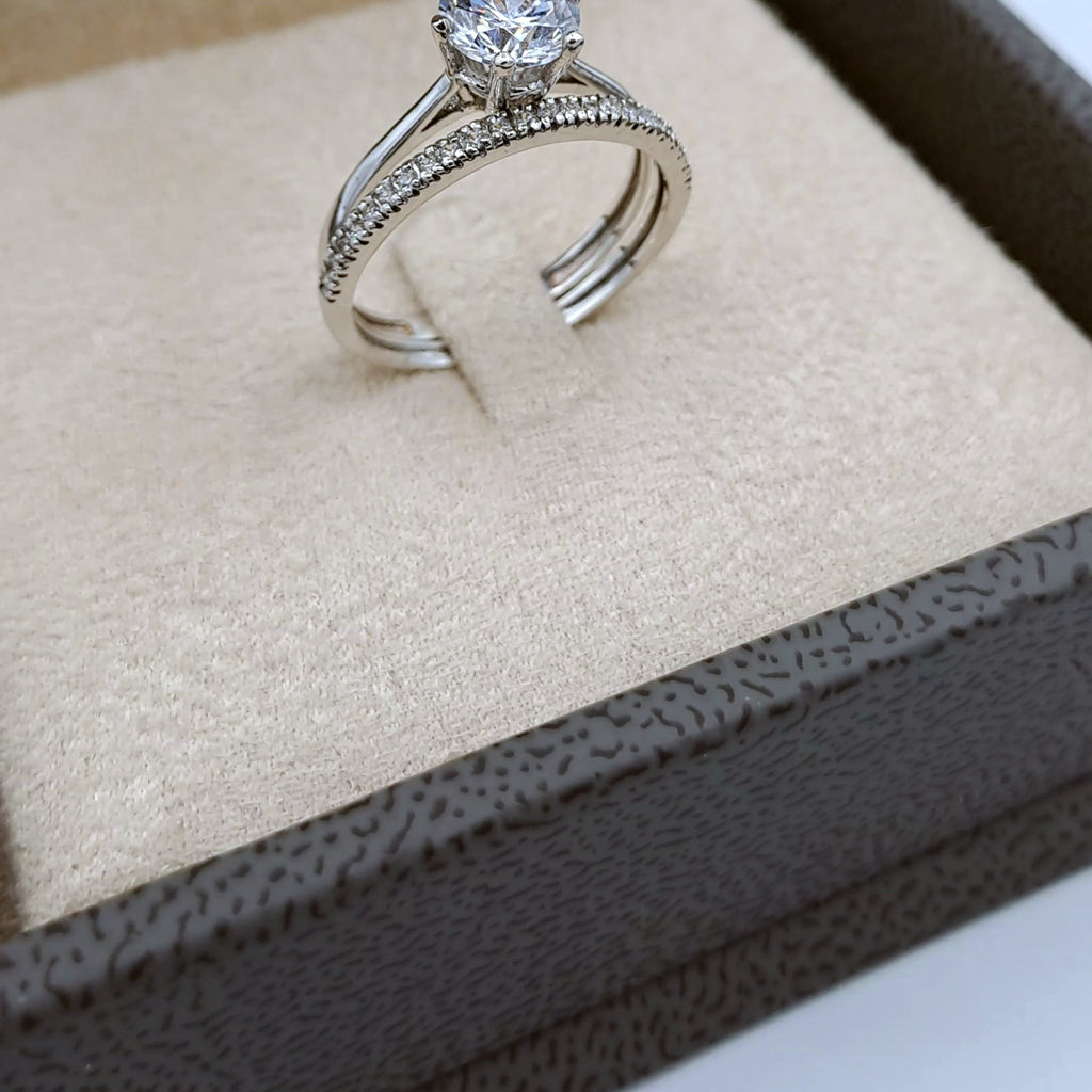 Bague Solitaire Or Blanc - Double Anneau Serti de Pierres – or 18 carats | Tariki
