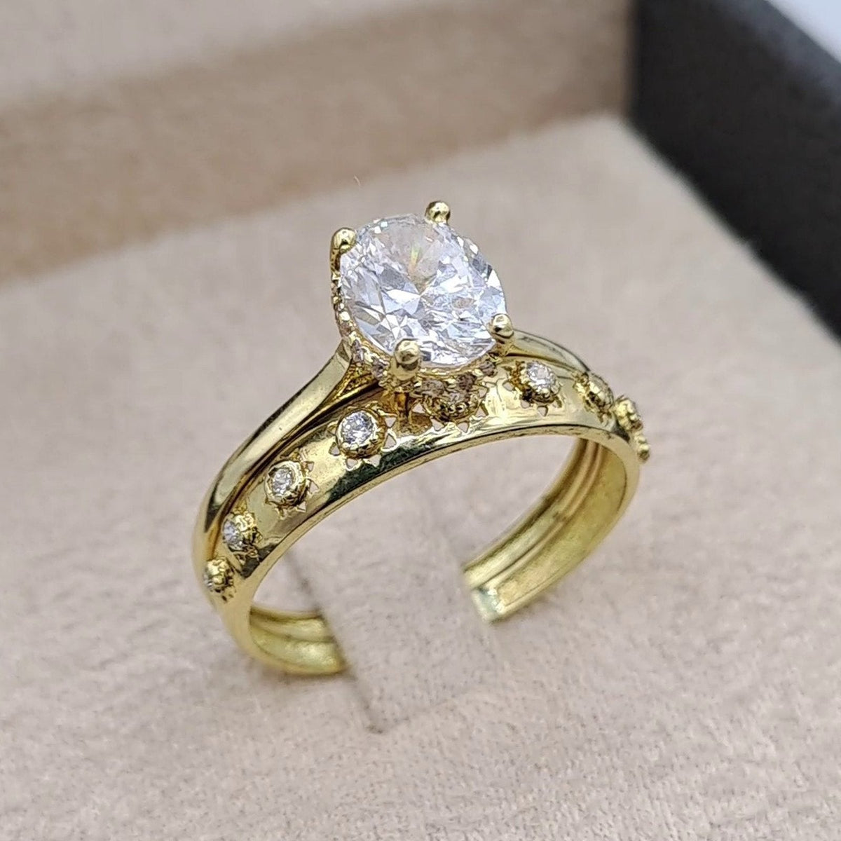 Bague Solitaire Or Jaune - Double Anneau Serti de Pierres – or 18 carats | Tariki