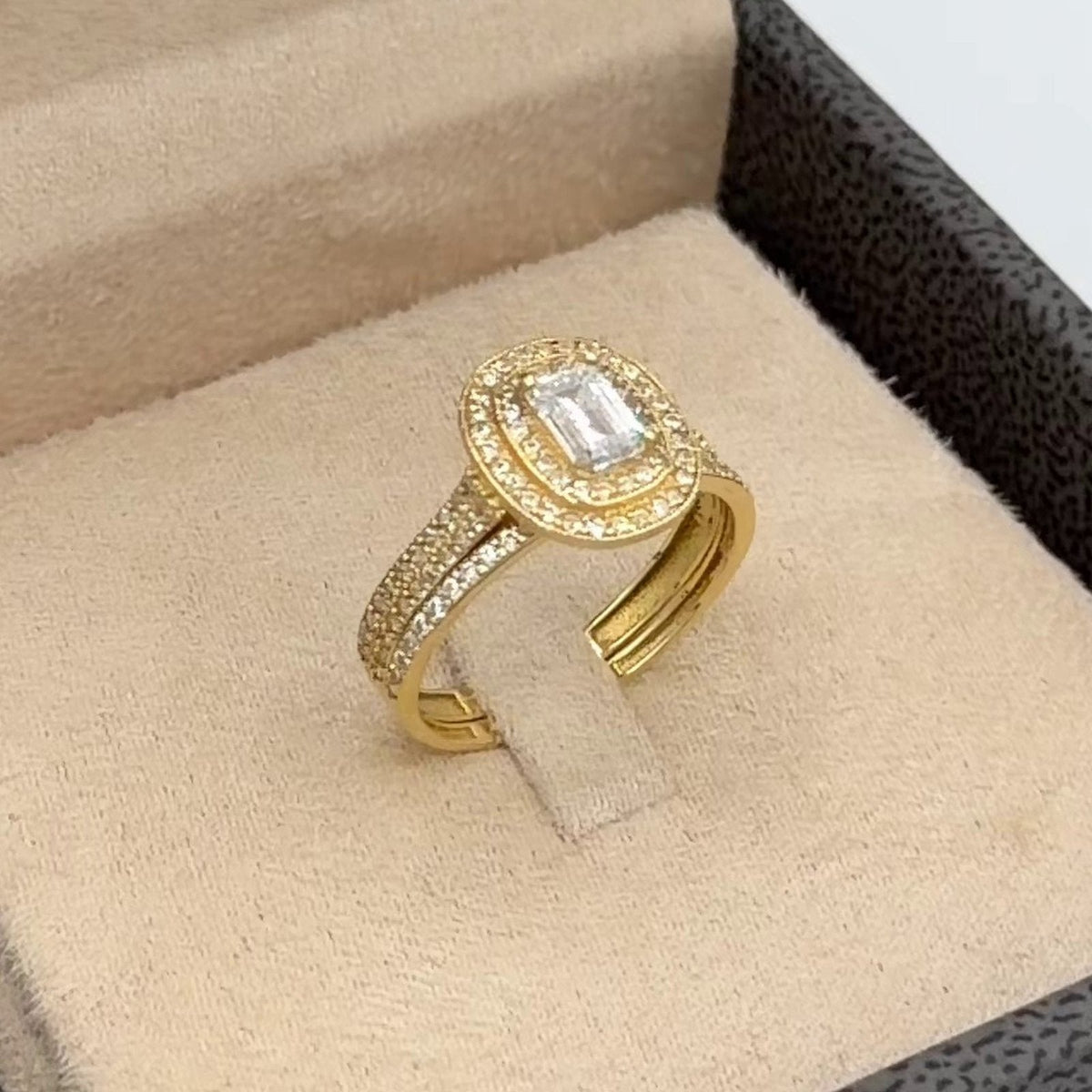 Bague Solitaire Pierre Rectangulaire Halo Or Jaune - Anneau Serti – or 18 carats | Tariki