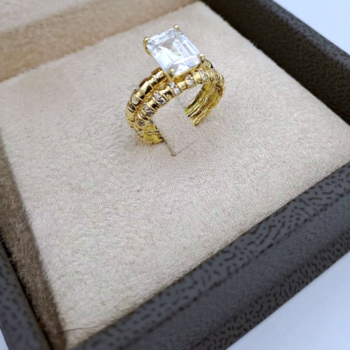 Bague Solitaire Pierre Rectangulaire Or Jaune - Anneau Motif Maille – or 18 carats | Tariki