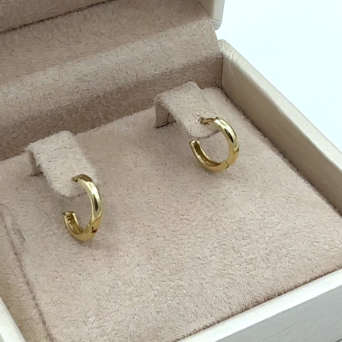 Boucles d'Oreilles Mini Créoles Bébé Or Jaune – or 18 carats | Tariki