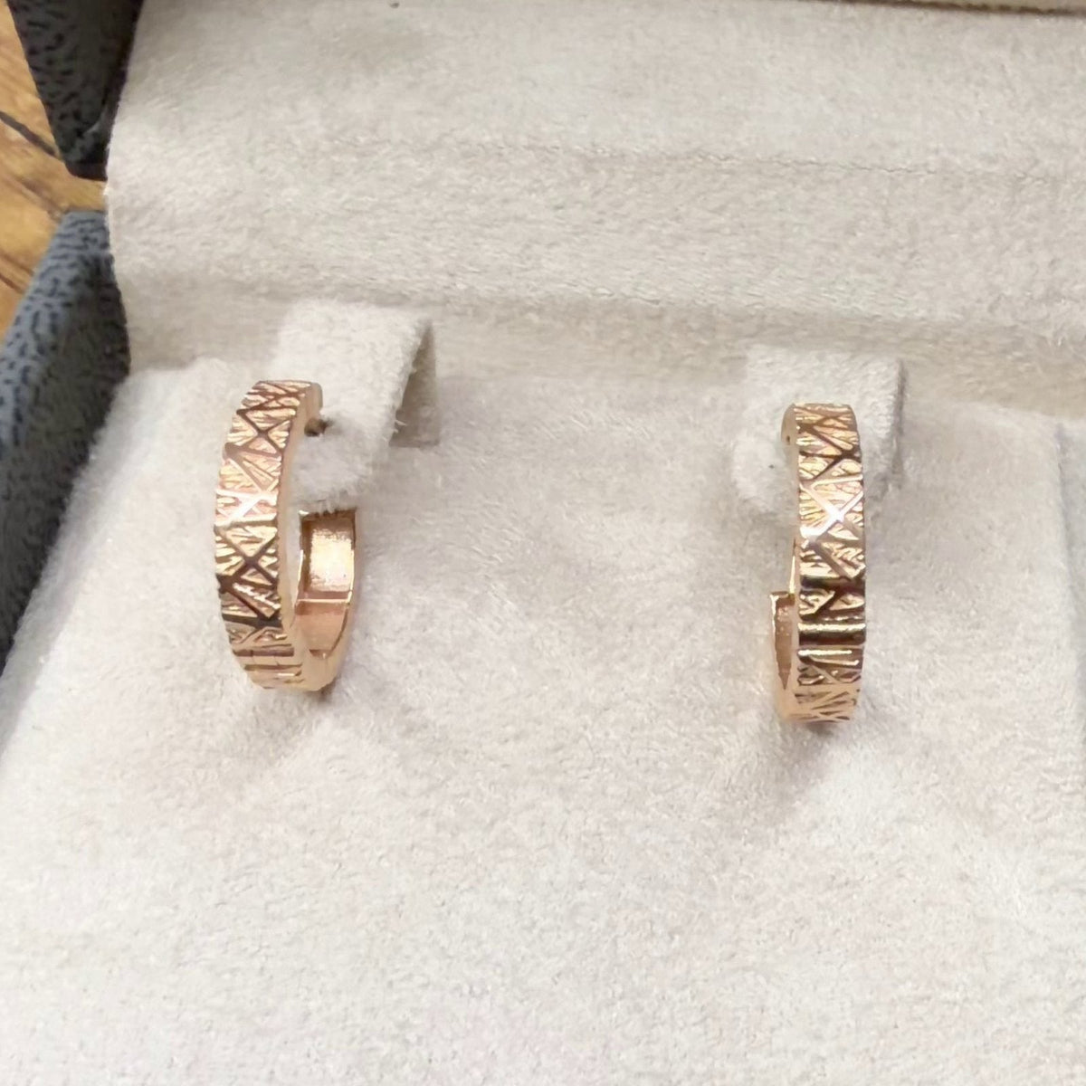 Boucles d'Oreilles Mini Créoles Ciselées Or Rose – or 18 carats | Tariki