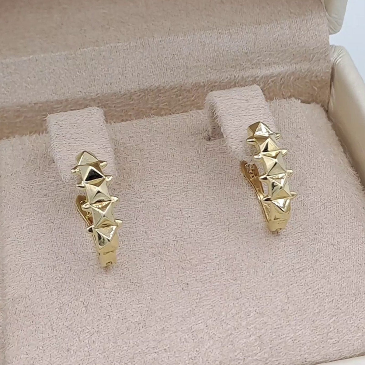 Boucles d'Oreilles Mini Créoles Cloutées Or Jaune – or 18 carats | Tariki