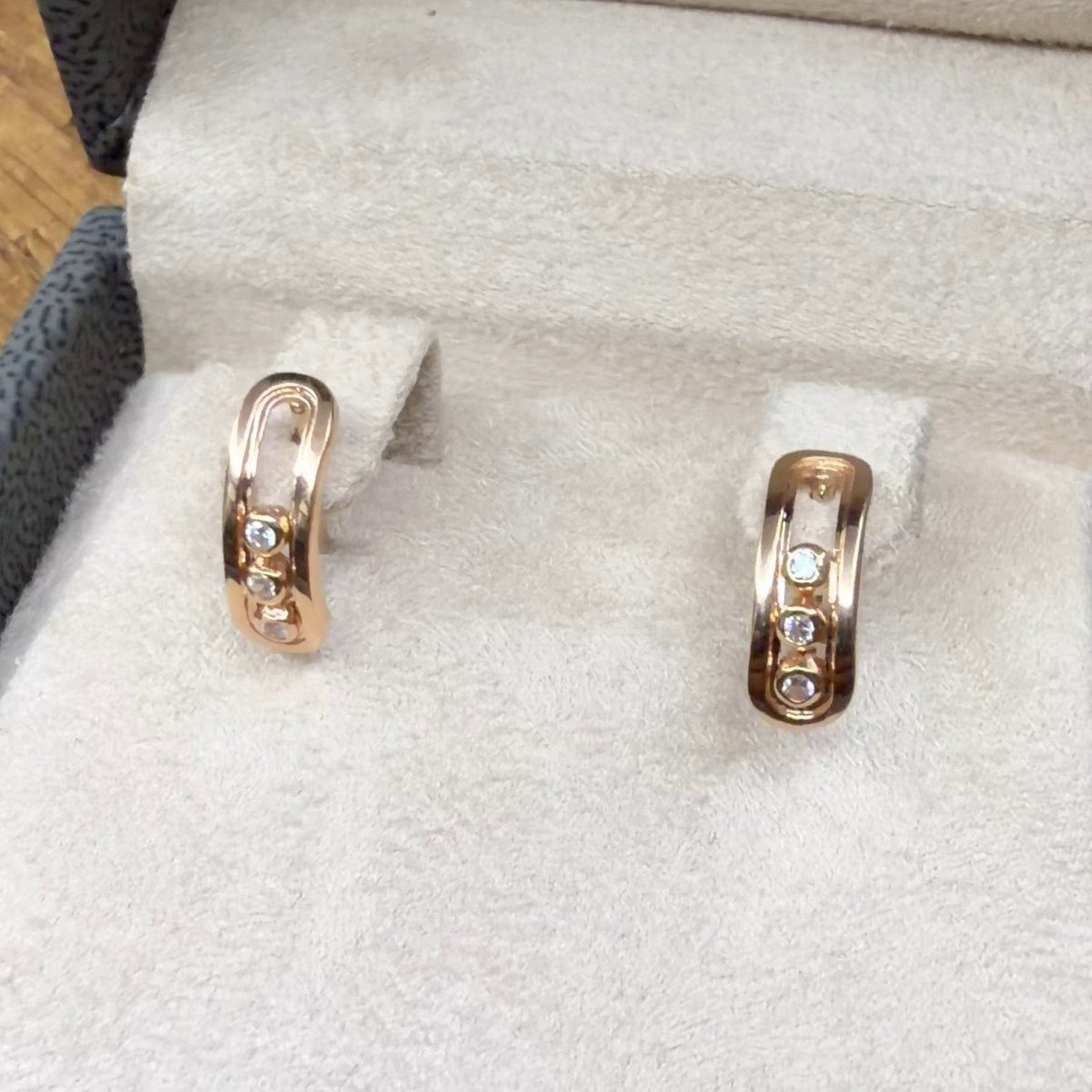 Boucles d'Oreilles Mini Créoles Larges Or Rose - Serties de Pierres – or 18 carats | Tariki
