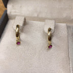 Boucles d'Oreilles Mini Créoles Or Jaune - Pampilles Pierres Rouges – or 18 carats | Tariki