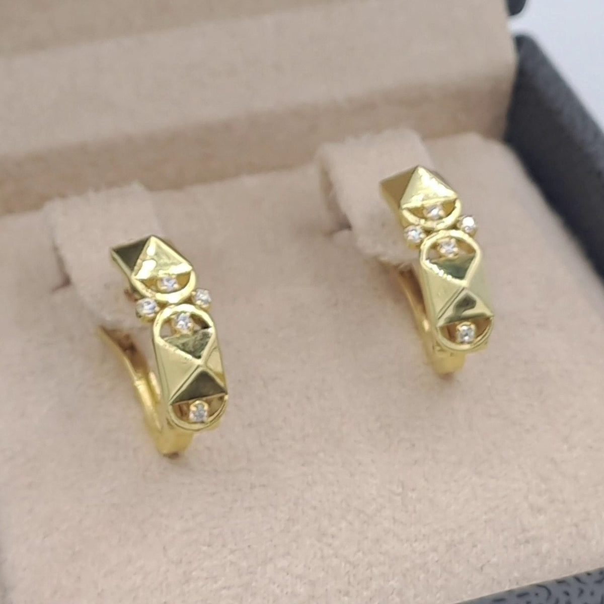Boucles d'Oreilles Mini Créoles Pyramides Or Jaune - Serties – or 18 carats | Tariki