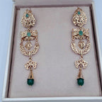 Boucles d'Oreilles Pendantes Beldi Ajourées Or Rose - Serties de Pierres Vertes Synthétiques – or 18 carats | Tariki