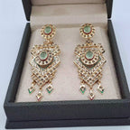 Boucles d'Oreilles Pendantes Beldi Ajourées Or Rose - Serties, Pierres Vertes, Pampilles – or 18 carats | Tariki