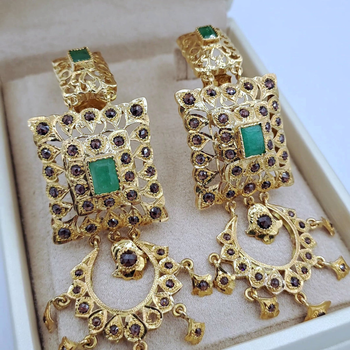 Boucles d'Oreilles Pendantes Beldi Or Rose - Serties de Pierres, Pierres Vertes Synthétiques – or 18 carats | Tariki