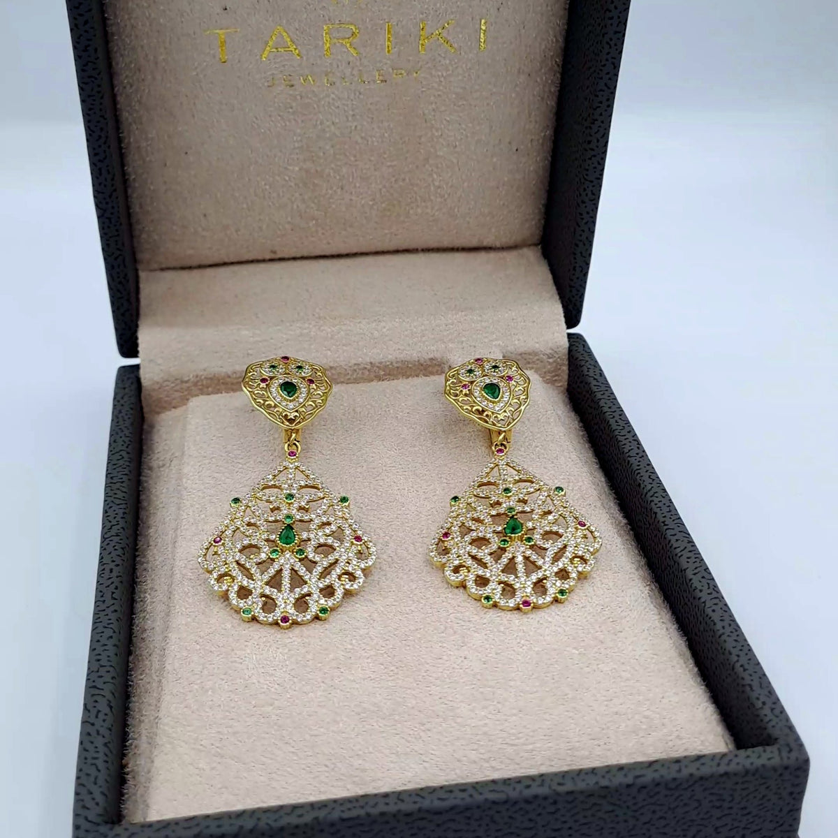 Boucles d'Oreilles Pendantes Beldi Rosaces Ajourées Or Jaune - Pierres Vertes – or 18 carats | Tariki