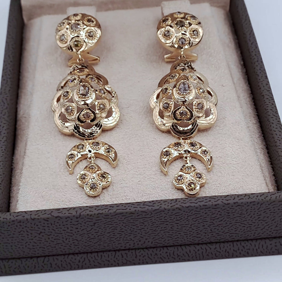 Boucles d'Oreilles Pendantes Beldi Rosaces Ajourées Or Rose - Serties de Pierres – or 18 carats | Tariki