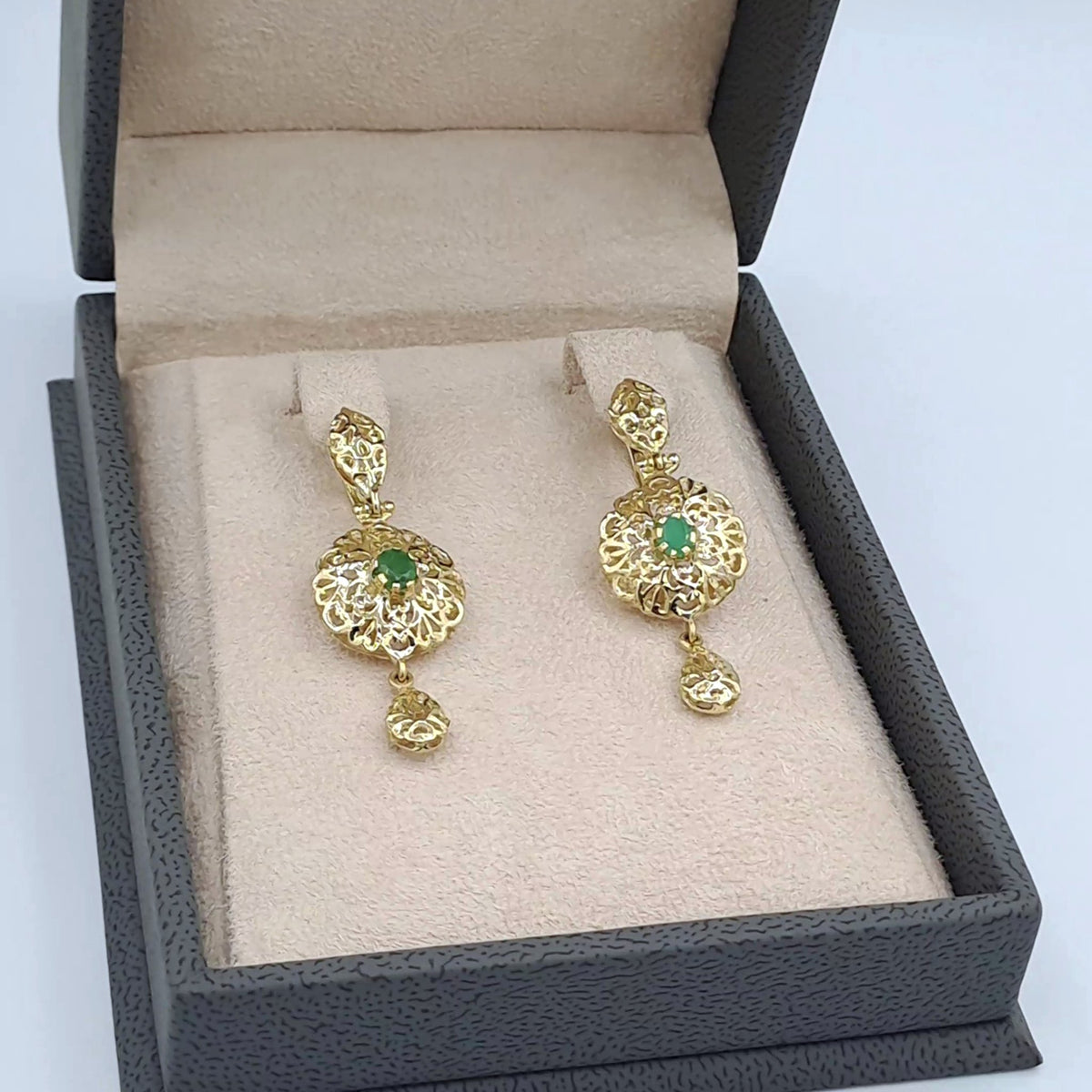Boucles d'Oreilles Pendantes Beldi Rosaces Or Jaune - Serties, Pierre Verte – or 18 carats | Tariki