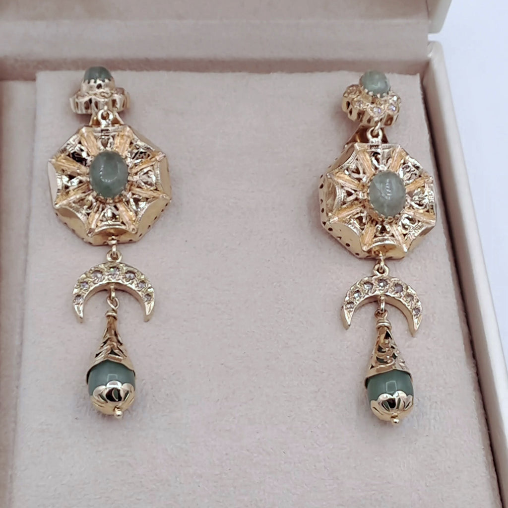 Boucles d'Oreilles Pendantes Beldi Rosaces Or Rose - Croissants et Pierres Vertes Synthétiques – or 18 carats | Tariki