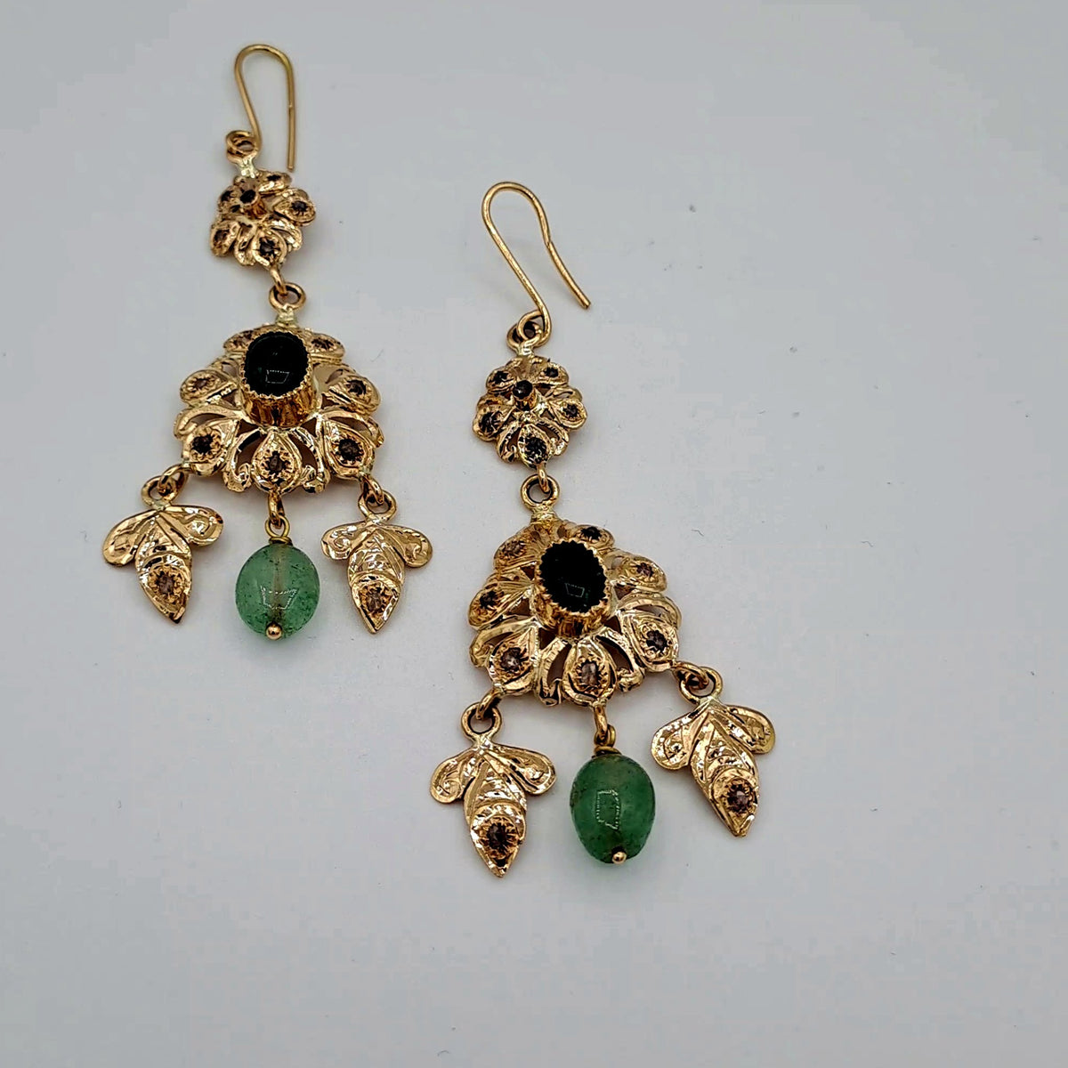 Boucles d'Oreilles Pendantes Beldi Rosaces Or Rose - Serties, Gouttes Vertes – or 18 carats | Tariki