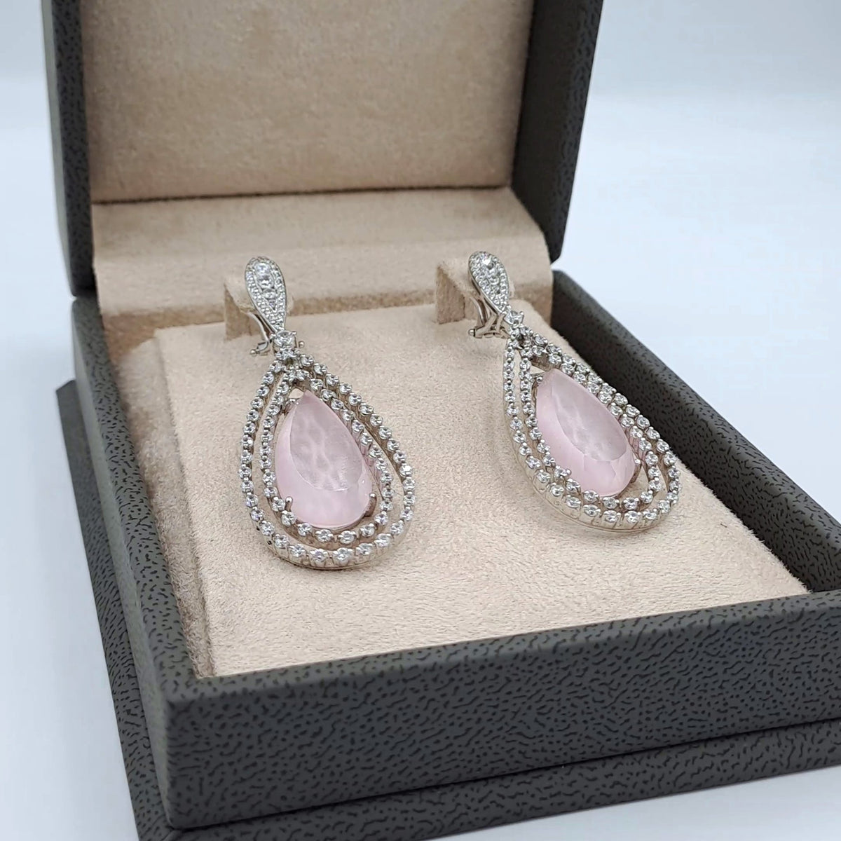 Boucles d'Oreilles Pendantes Gouttes Quartz Rose Or Blanc - Serties de Pierres – or 18 carats | Tariki