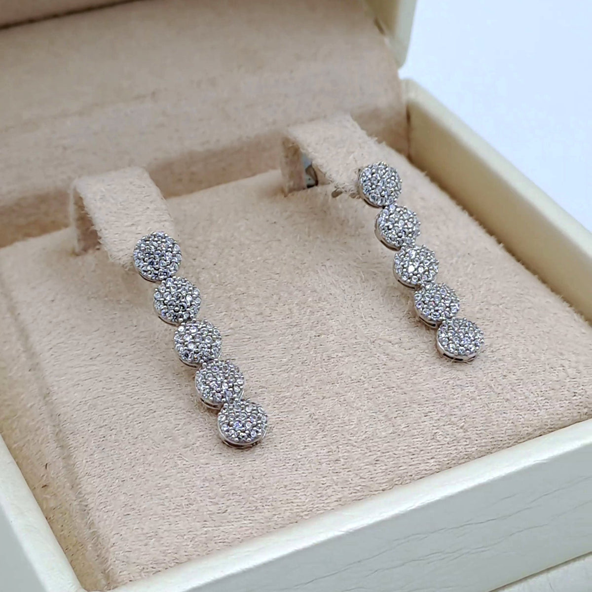Boucles d'Oreilles Pendantes Or Blanc - Pastilles Pavées – or 18 carats | Tariki