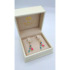 Boucles d'Oreilles Pendantes Or Jaune - Breloques Émaillées Bleu et Rose – or 18 carats | Tariki